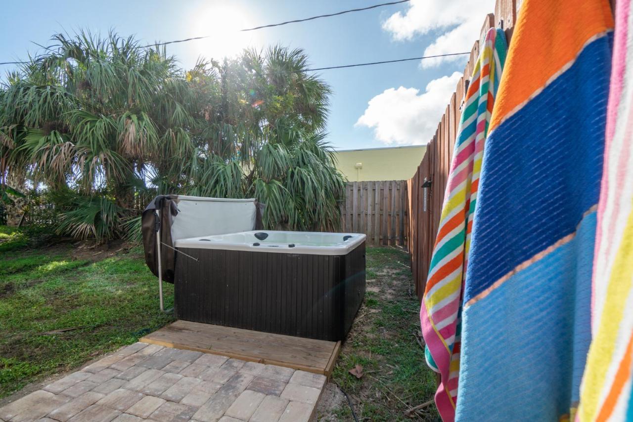Heart Of The Waves - 3Br & 2Ba Beach Retreat - New Hot Tub - Outside Patio With Grill & Seating, Steps To Fun! Мелбърн Екстериор снимка