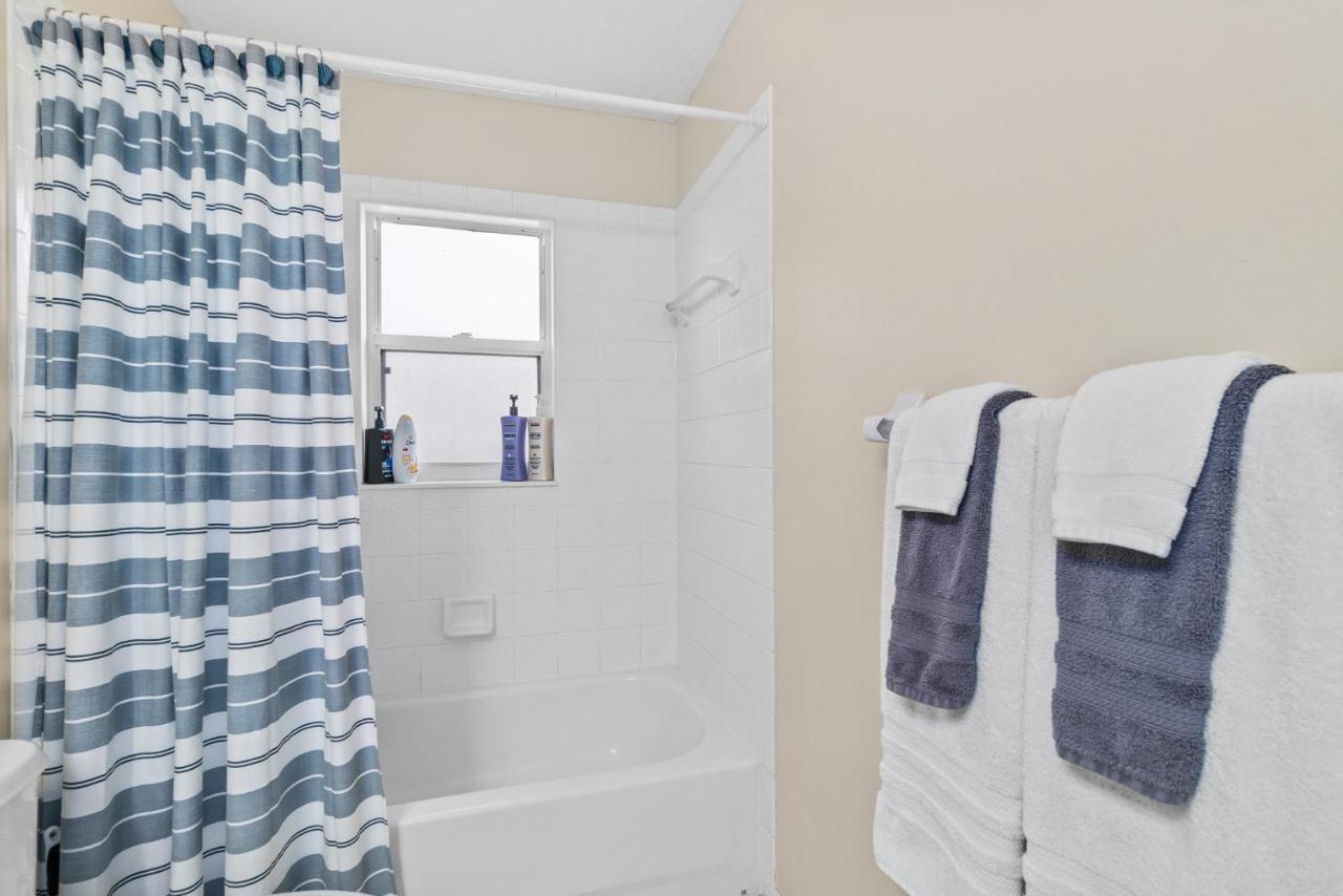 Heart Of The Waves - 3Br & 2Ba Beach Retreat - New Hot Tub - Outside Patio With Grill & Seating, Steps To Fun! Мелбърн Екстериор снимка