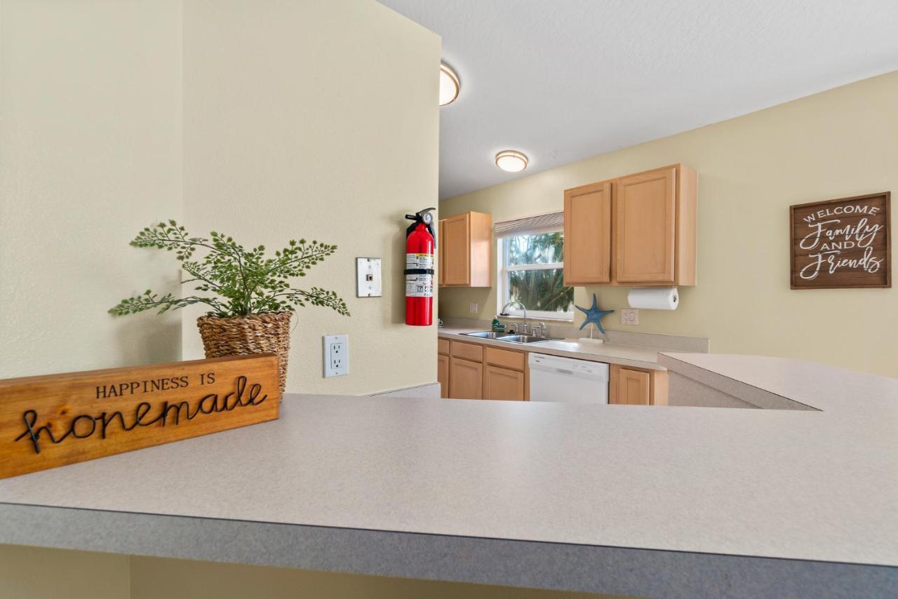 Heart Of The Waves - 3Br & 2Ba Beach Retreat - New Hot Tub - Outside Patio With Grill & Seating, Steps To Fun! Мелбърн Екстериор снимка