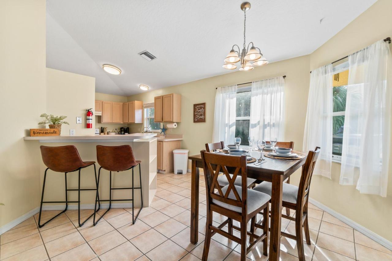 Heart Of The Waves - 3Br & 2Ba Beach Retreat - New Hot Tub - Outside Patio With Grill & Seating, Steps To Fun! Мелбърн Екстериор снимка