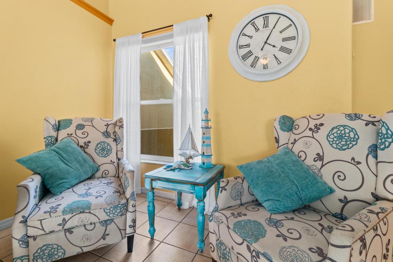 Heart Of The Waves - 3Br & 2Ba Beach Retreat - New Hot Tub - Outside Patio With Grill & Seating, Steps To Fun! Мелбърн Екстериор снимка